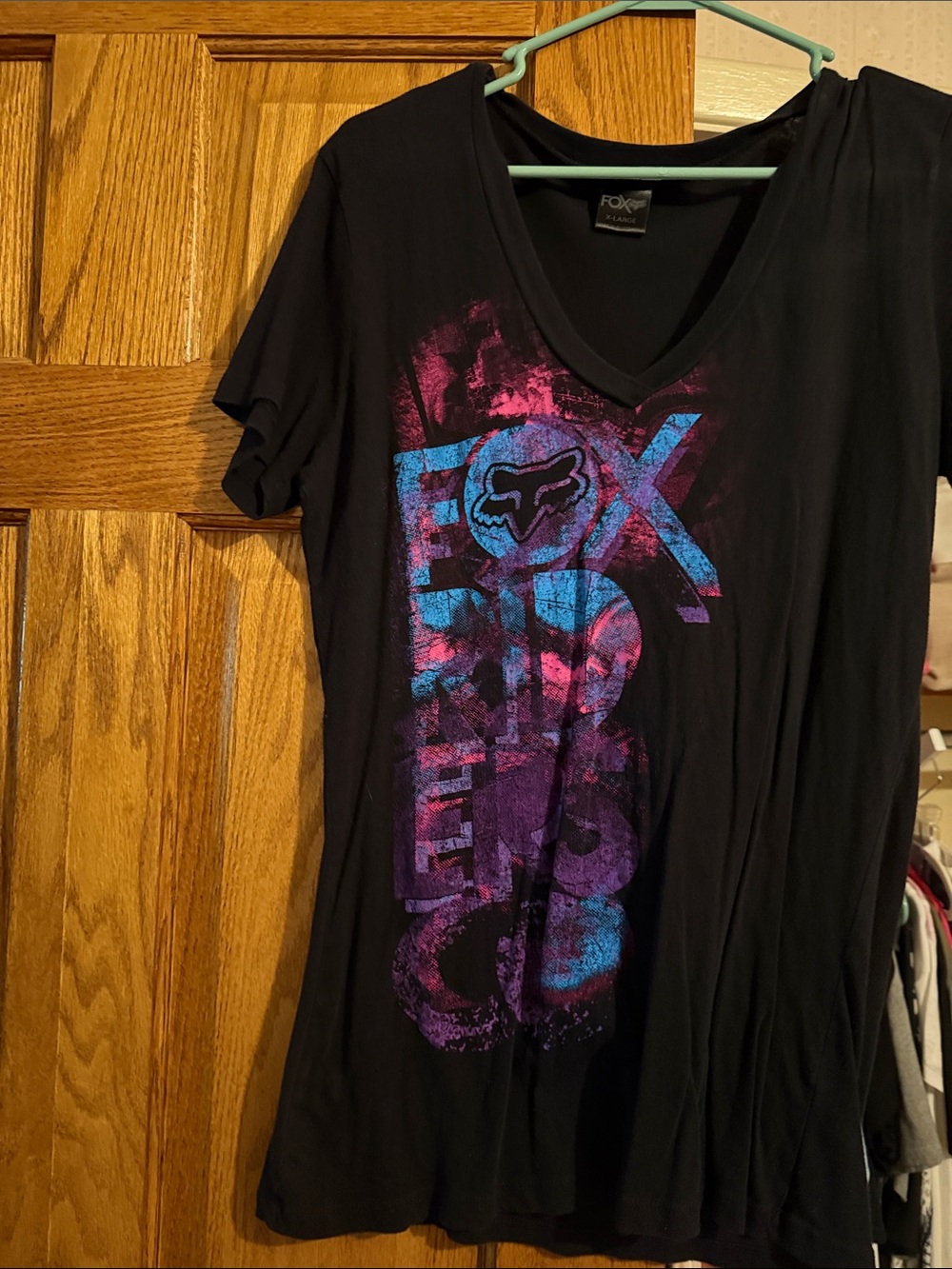 Fox Women's Black V-Neck Graphic Tee with Pink & Blue Print XL EUC hardly warn